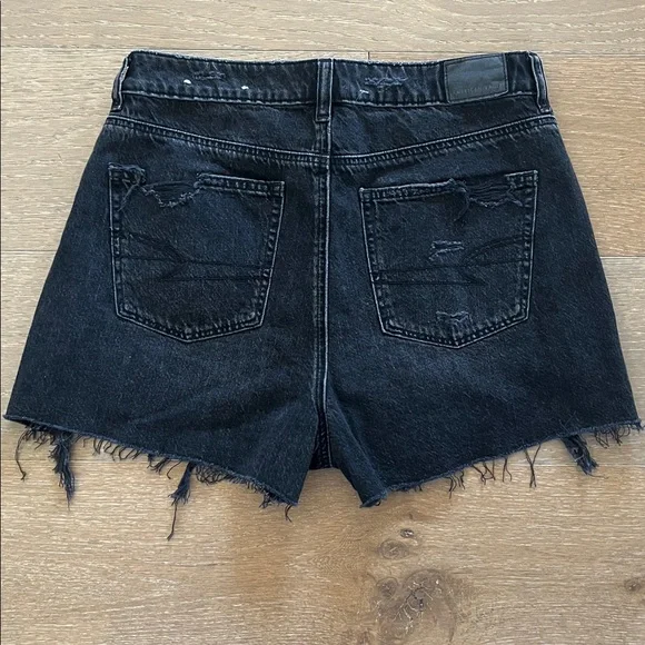NWT American Eagle Distressed Black Denim Mom Shorts size 4 - Picture 2 of 11